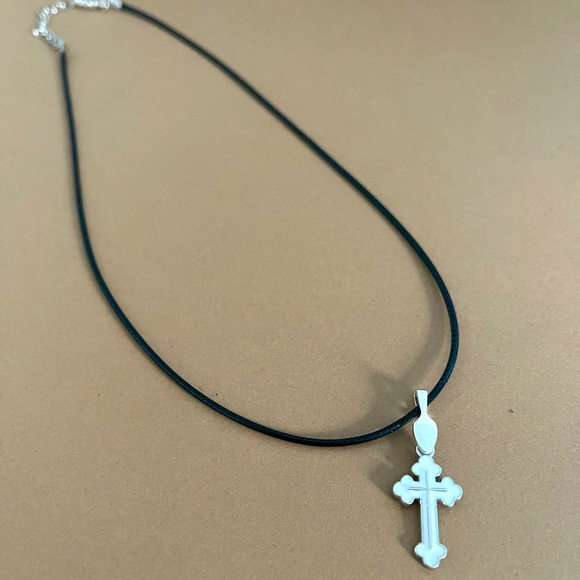 Silver & white enamel gothic style cross pendant necklace with lobster clasp. - Picture 1 of 3